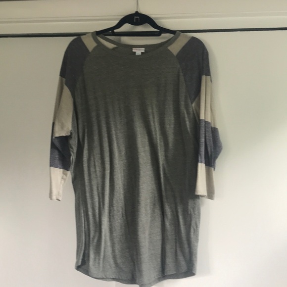 LuLaRoe Tops - LuLaRoe Randy Tee